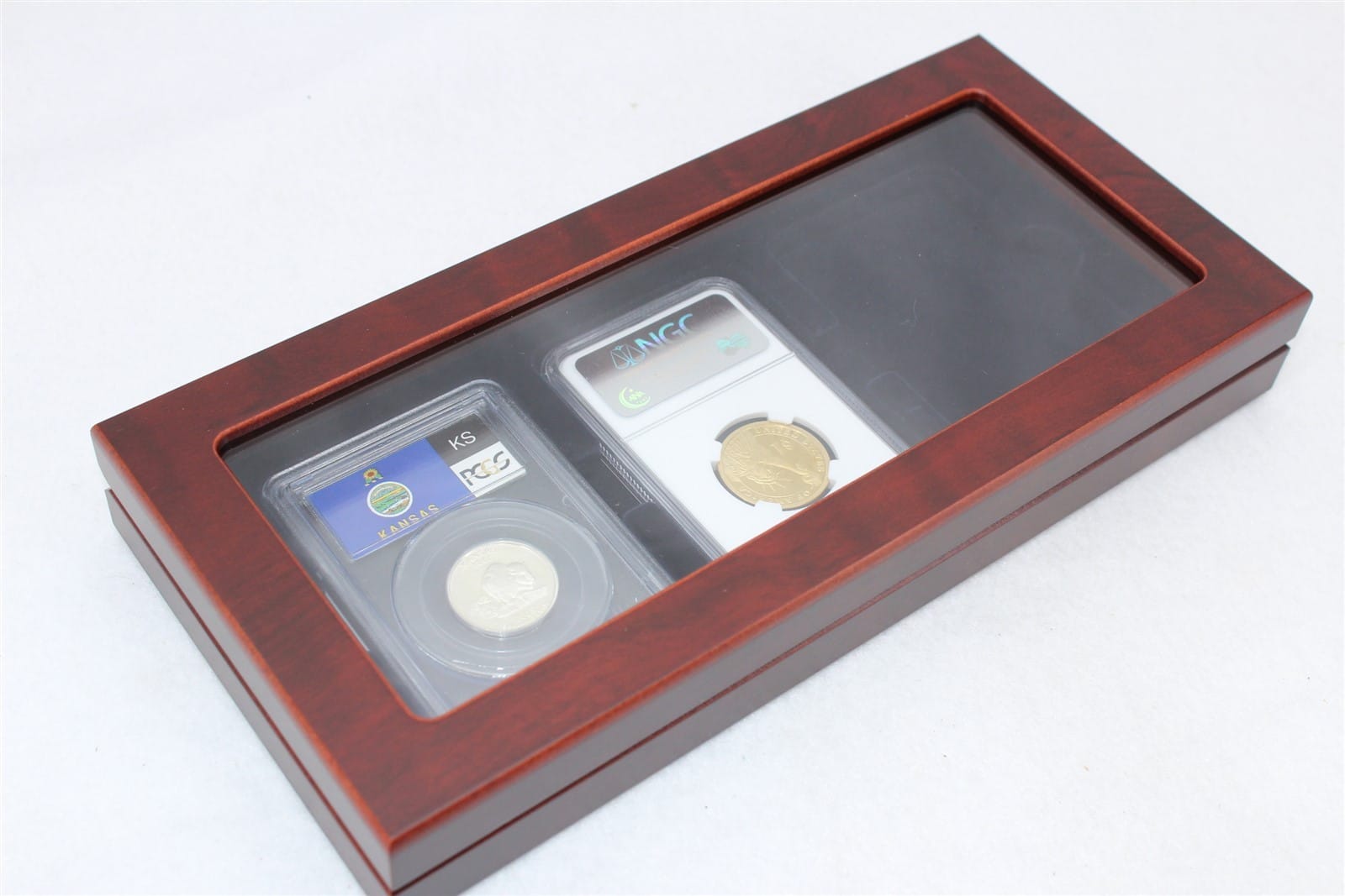 Wood Box For 3 Certified Coin Slabs From Pcgs Or Ngc, Glass Top &Amp; Mahogany 2 Wood Box for 3 Certified Coin Slabs from PCGS or NGC, Glass Top & Mahogany - Image 2